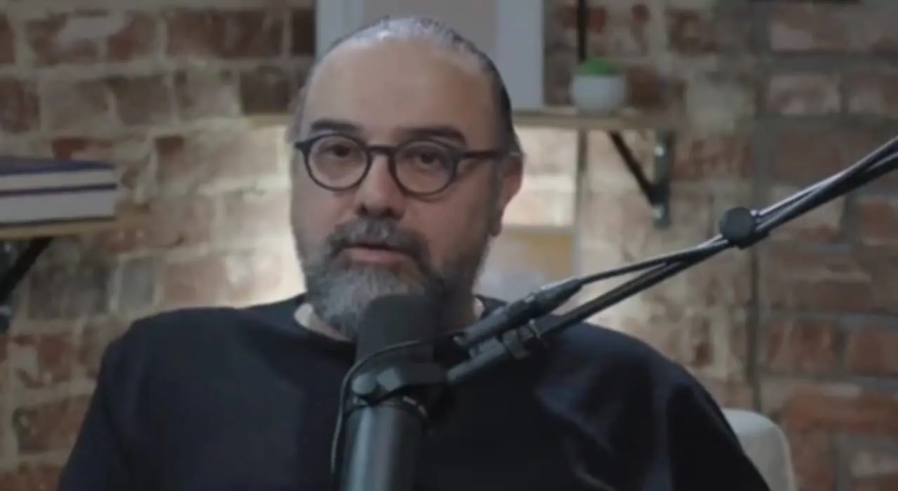 گریه و پشیمانی آقای بازیگر از مهاجرت خبرساز شد + فیلم